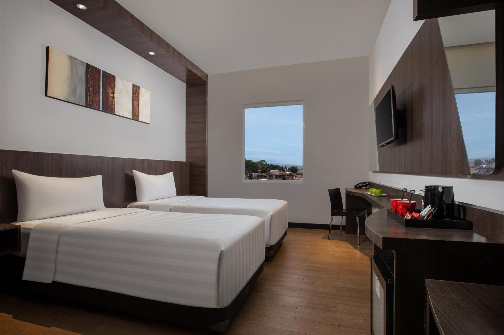 Hotel Neo Dipatiukur Bandung By Aston Exterior foto