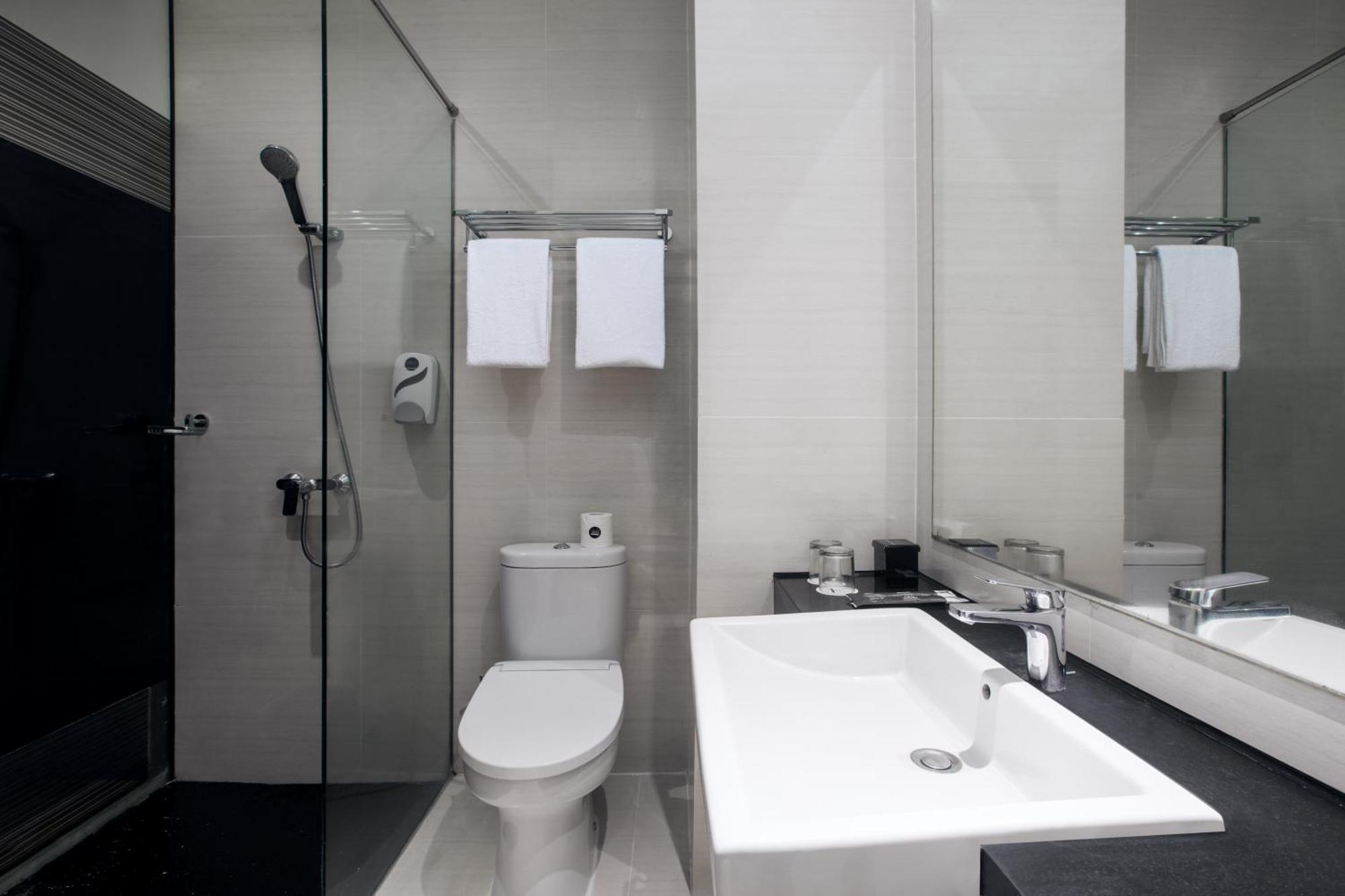 Hotel Neo Dipatiukur Bandung By Aston Exterior foto