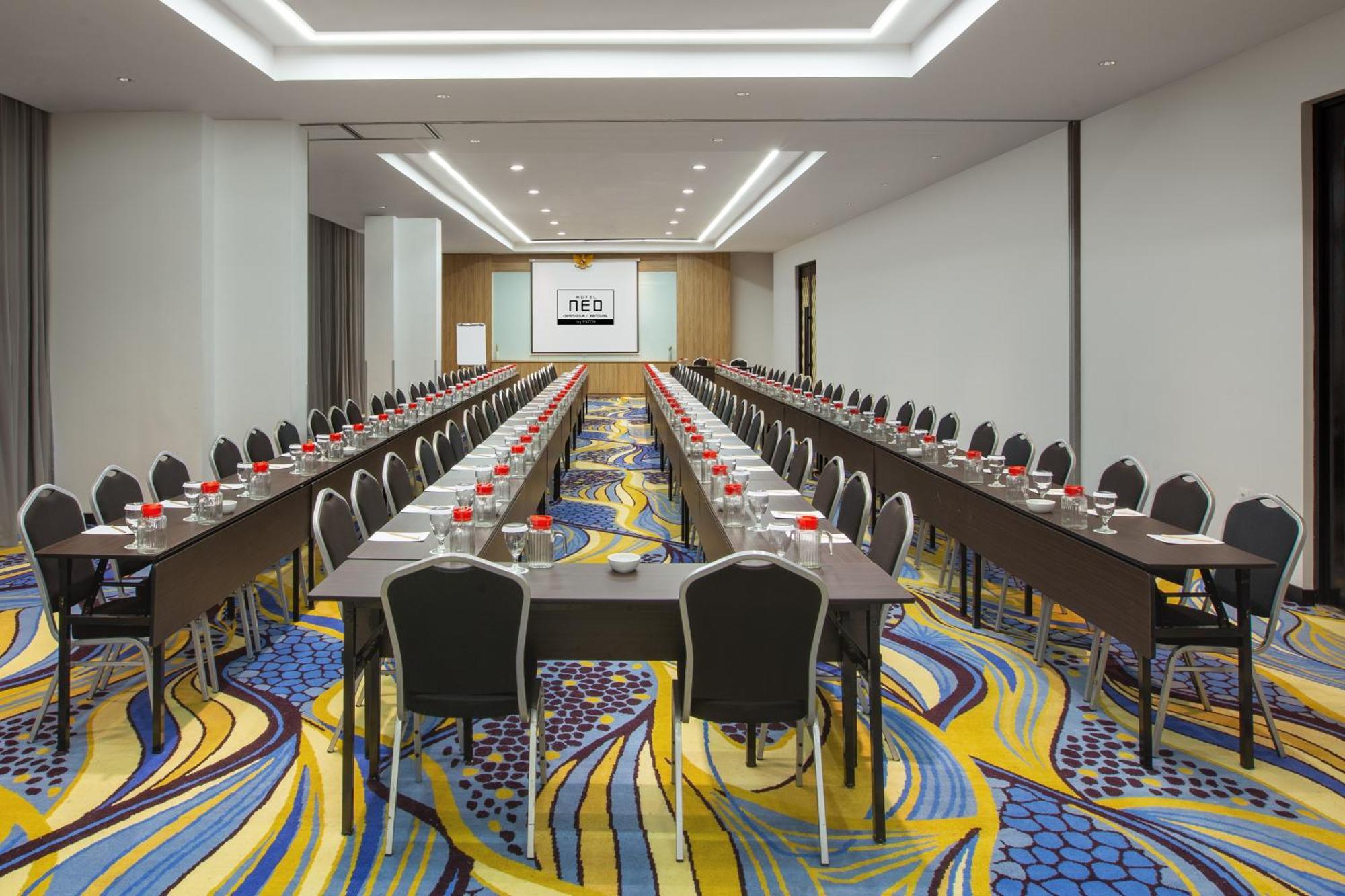 Hotel Neo Dipatiukur Bandung By Aston Exterior foto