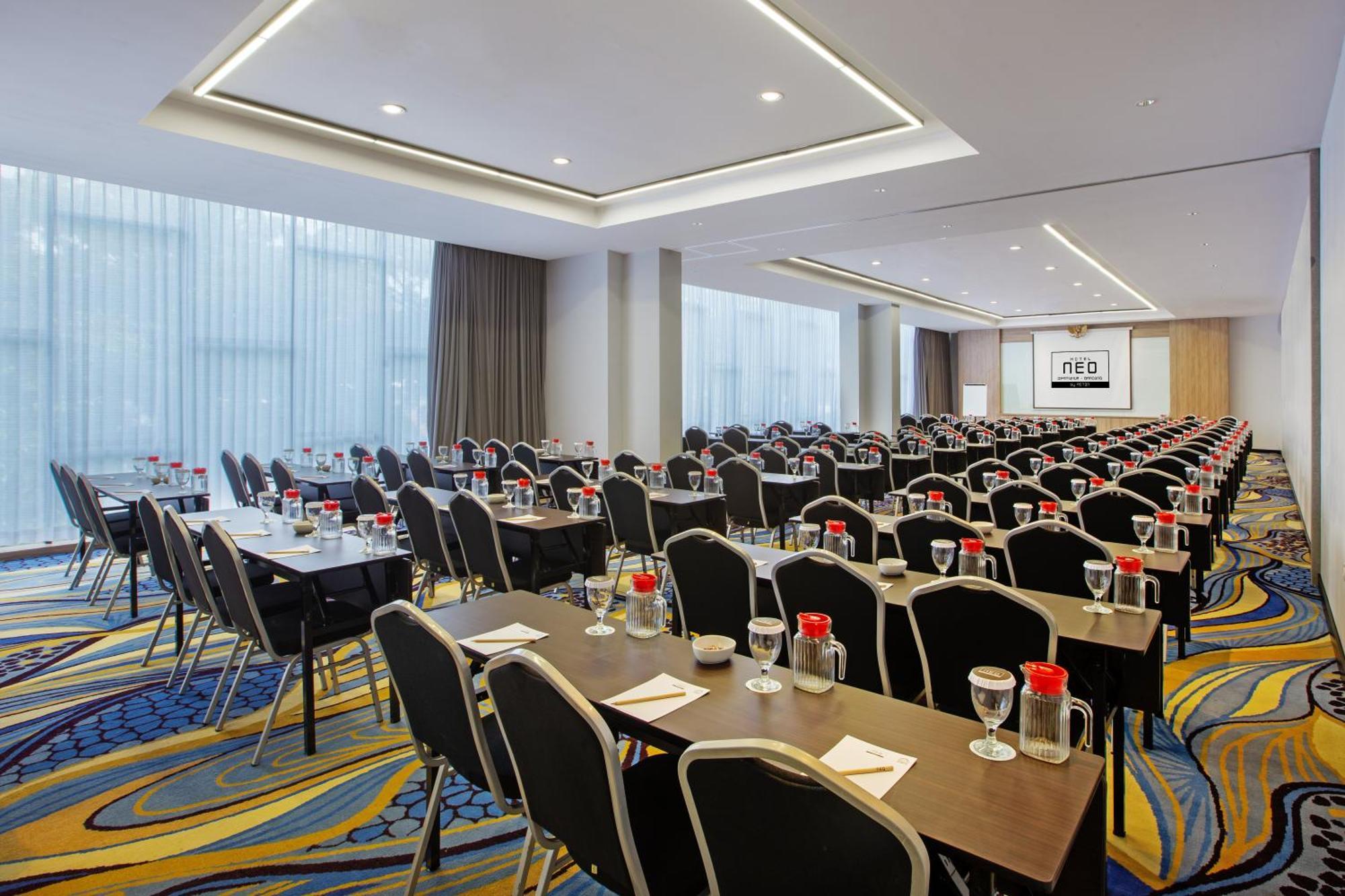 Hotel Neo Dipatiukur Bandung By Aston Exterior foto