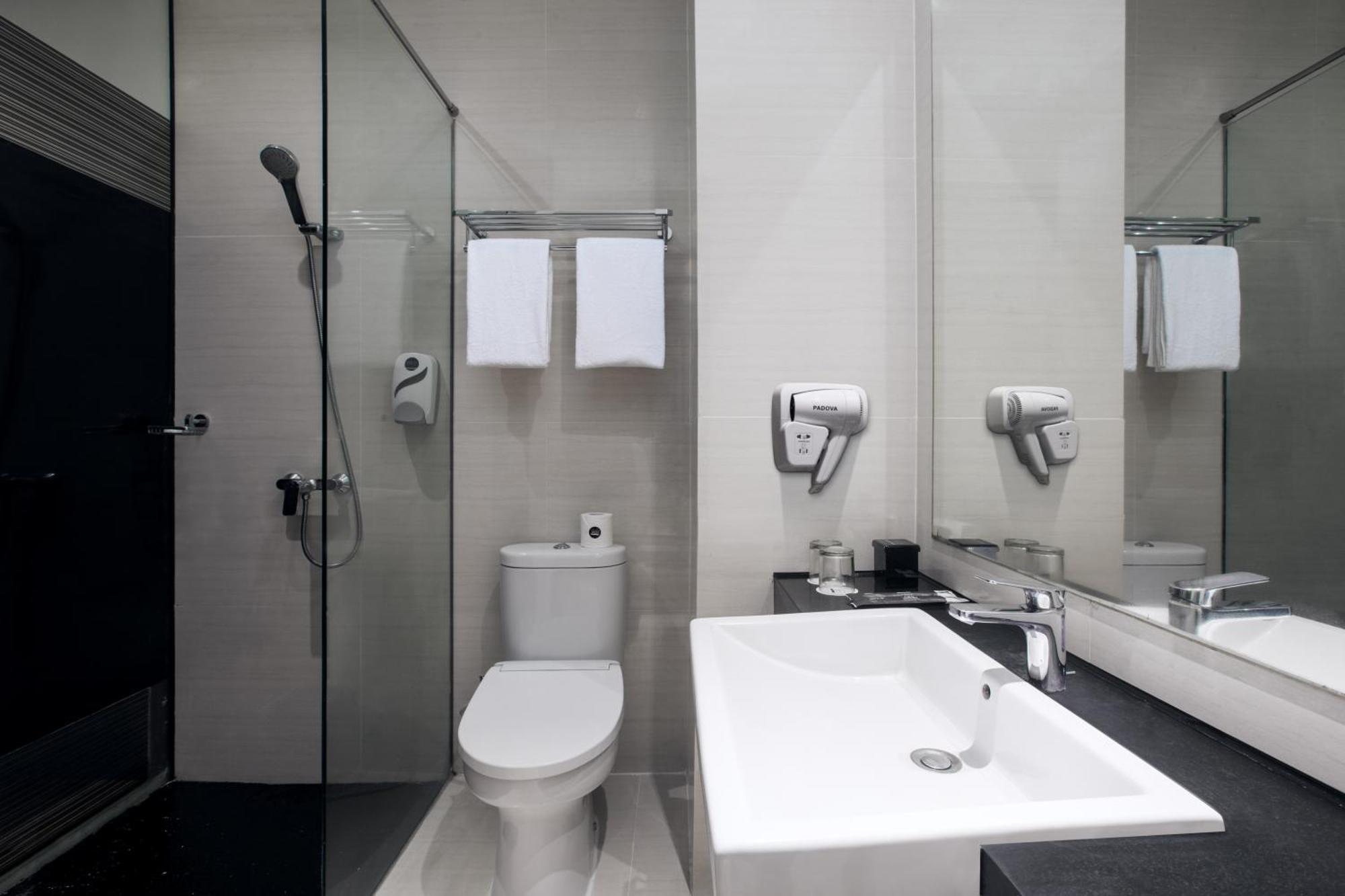 Hotel Neo Dipatiukur Bandung By Aston Exterior foto