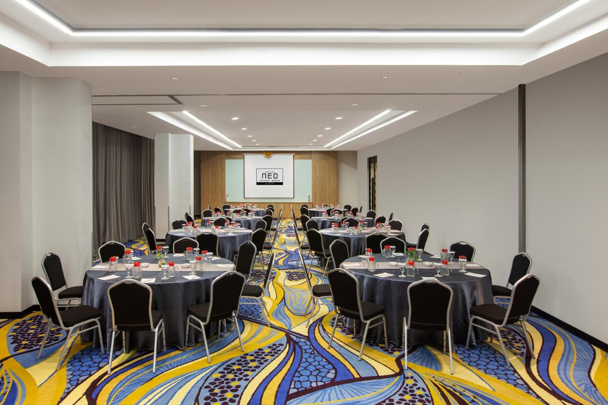 Hotel Neo Dipatiukur Bandung By Aston Exterior foto